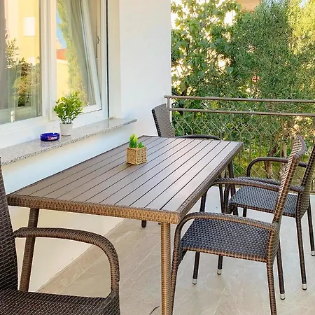 Amazing In Krk With Wifi Apartament *